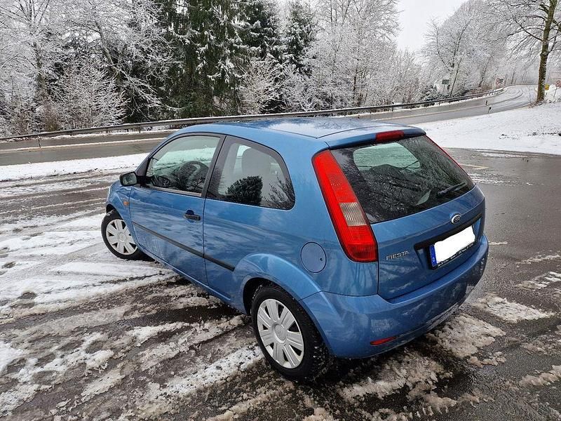 Gebraucht Ford Fiesta Ambiente 69 PS (50 kW) 2003 Blau Limousine