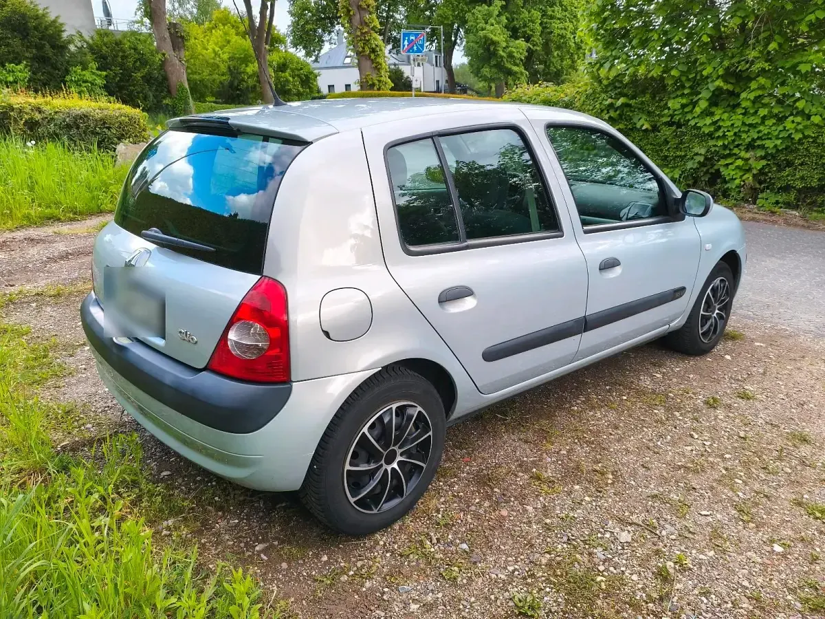 Używany Renault Clio II 75 KM (55 kW) 2004 Szary Hatchback