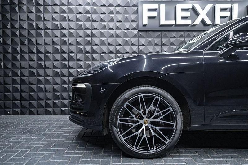 Gebraucht Porsche Macan Sport 265 PS (194 kW) 2022 Tiefschwarzmetallic SUV