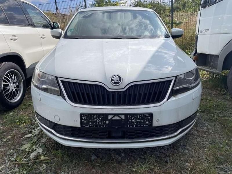 Weiß Gebraucht 2018 Skoda Rapid Cool Edition Kombi | 5.950 € (Fairer Preis) - Bild 1/3