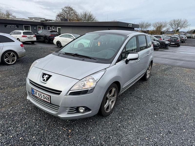 Grau Gebraucht 2013 Peugeot 5008 Business-Line Van / Kleinbus | 3.000 € (Fairer Preis) - Bild 1/4