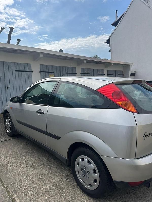 Usata Ford Focus 100 CV (73 kW) 2002 Argento Utilitaria