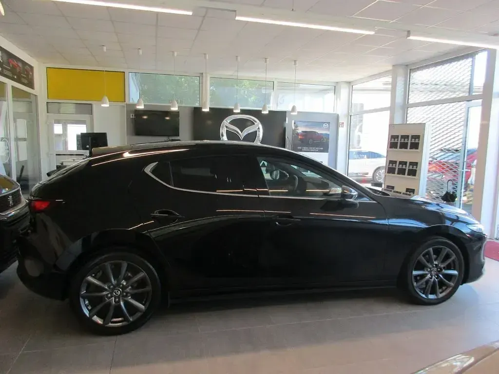 Gebraucht Mazda 3 Selection 122 PS (89 kW) 2023 Schwarz Limousine