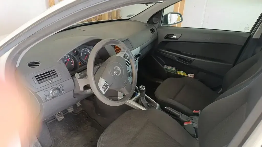 Gebraucht Opel Astra 90 PS (66 kW) 2009 Weiß Limousine