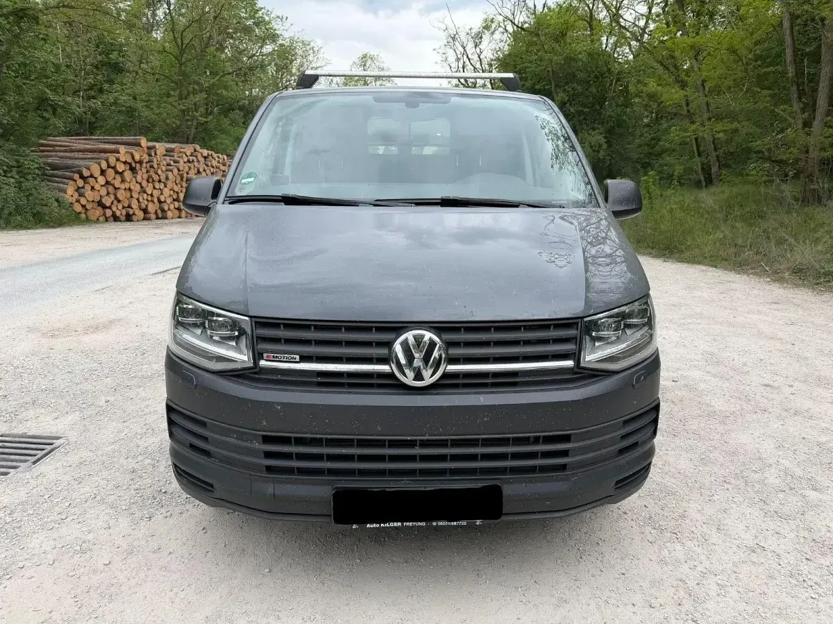 Gebraucht VW Transporter 150 PS (110 kW) 2017 Grau Van
