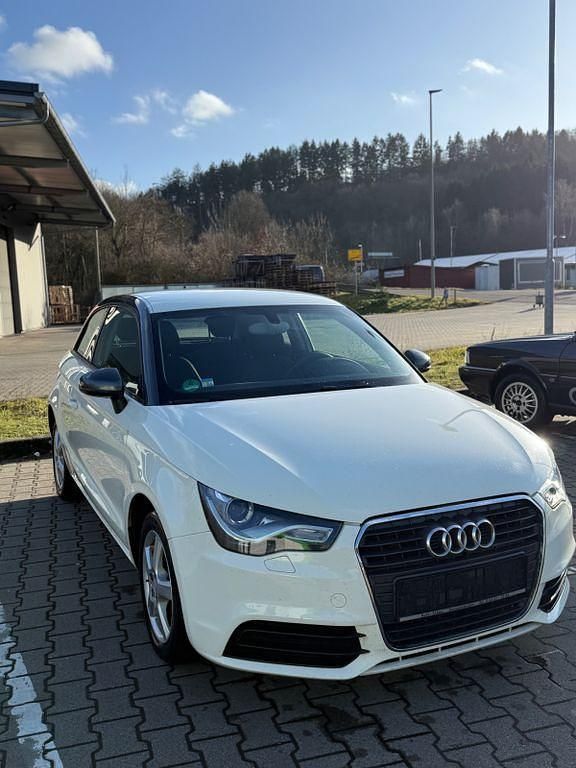 Gebraucht Audi A1 Attraction 86 PS (63 kW) 2011 Weiß Kleinwagen