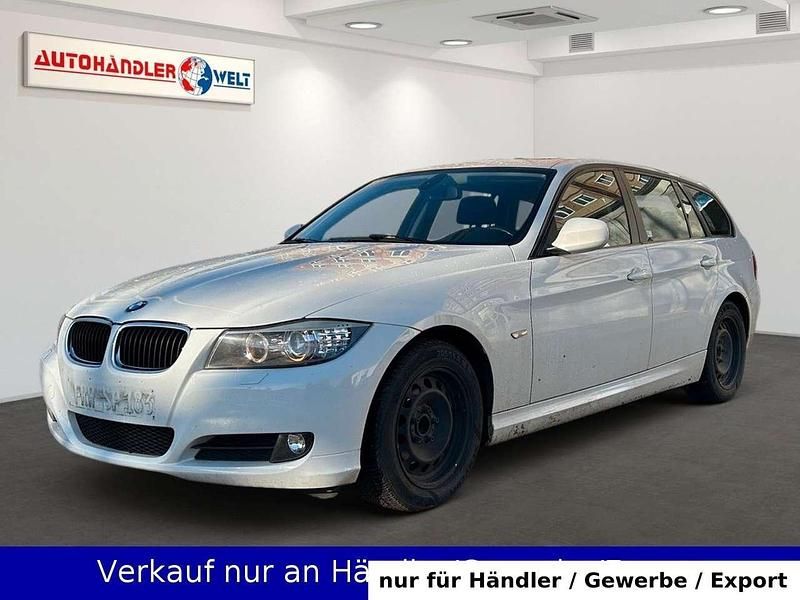 Weiß Gebraucht 2011 BMW 318 Sport Line Kombi | 3.899 € (Superpreis) - Bild 1/3
