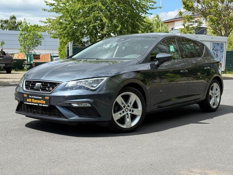 Grau Gebraucht 2019 Seat Leon FR Limousine | 17.400 € (Fairer Preis) - Bild 1/4