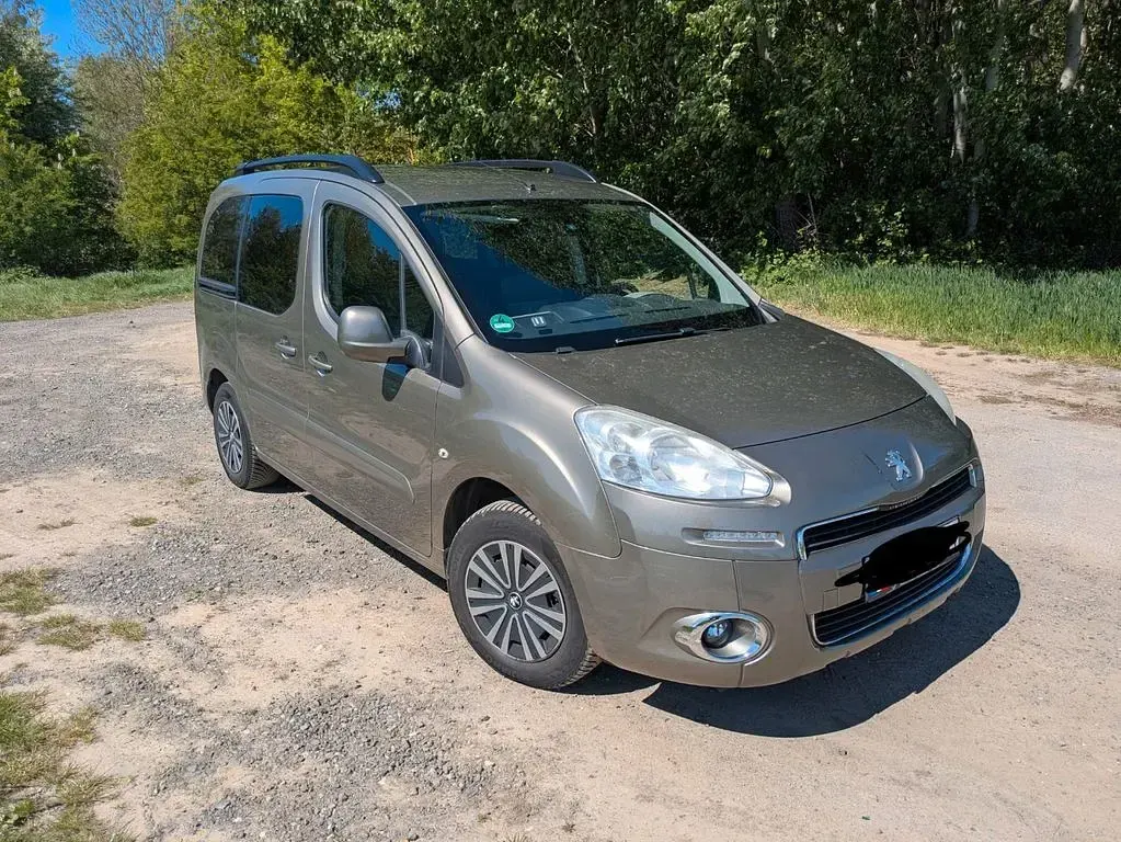Gebraucht Peugeot Partner Tepee 92 PS (67 kW) 2012 Van / Kleinbus