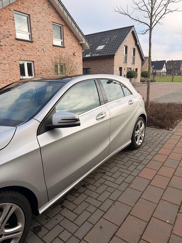 Gebraucht Mercedes A200 156 PS (114 kW) 2012 Silber Kleinwagen
