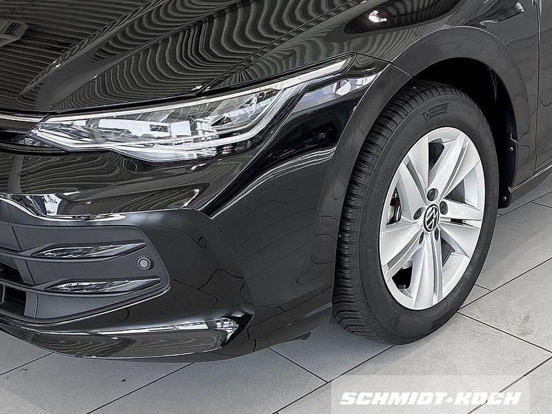Gebraucht VW Golf VIII Life 150 PS (110 kW) 2024 Grenadillschwarz (schwarz) Limousine