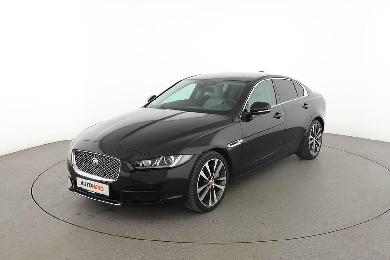 Schwarz Gebraucht 2017 Jaguar XE Portfolio Limousine | 22.500 € (Fairer Preis) - Bild 1/3