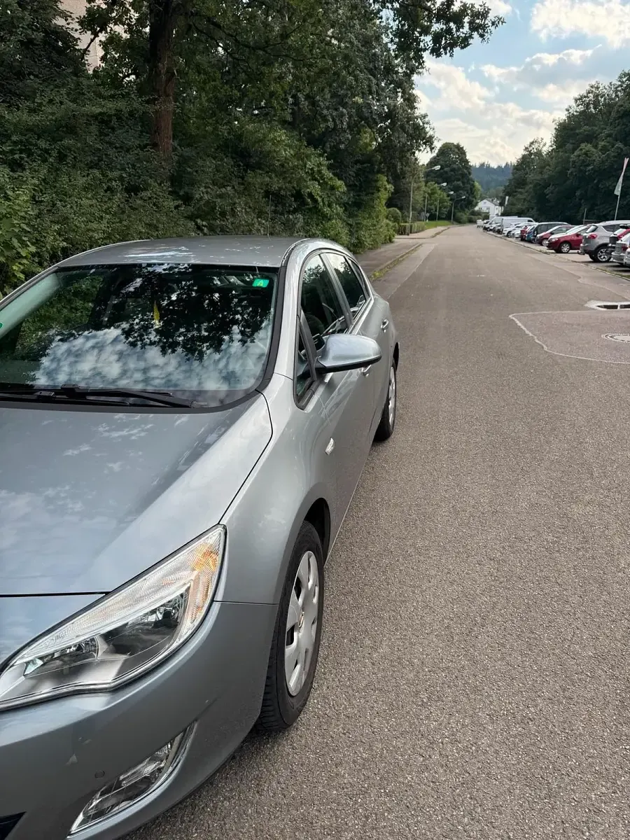 Gebraucht Opel Astra 101 PS (74 kW) 2010 Grau Kleinwagen