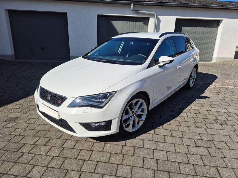 Weiß Gebraucht 2014 Seat Leon ST FR Kombi | 9.200 € (Guter Preis) - Bild 1/4