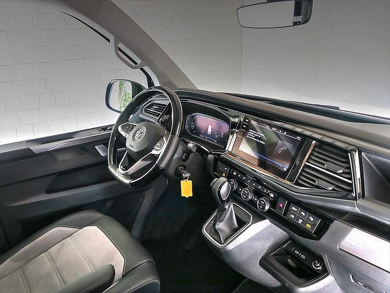 Gebraucht VW Multivan Highline 230 PS (169 kW) 2022 Schwarz Van