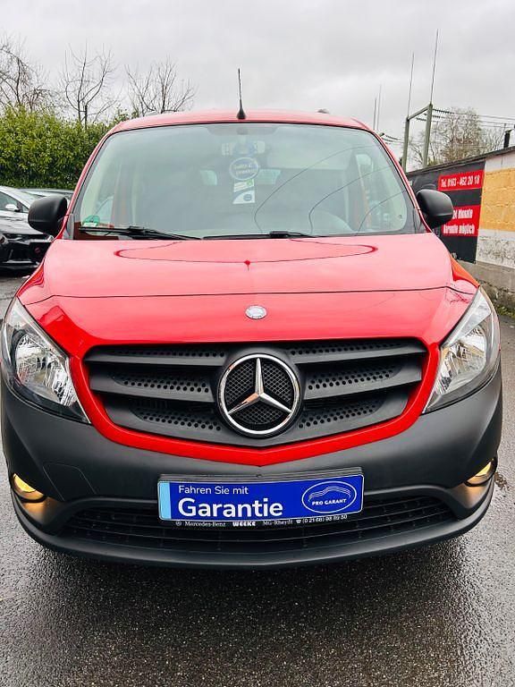 Gebraucht Mercedes Citan 111 110 PS (80 kW) 2018 Rot Van / Kleinbus