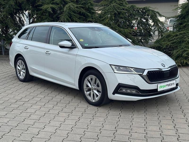 Weiß Gebraucht 2023 Skoda Octavia Style Kombi | 20.790 € (Guter Preis) - Bild 1/4
