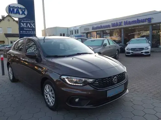 Usado Fiat Tipo Easy 95 CV (69 kW) 2018 Marrón Berlina