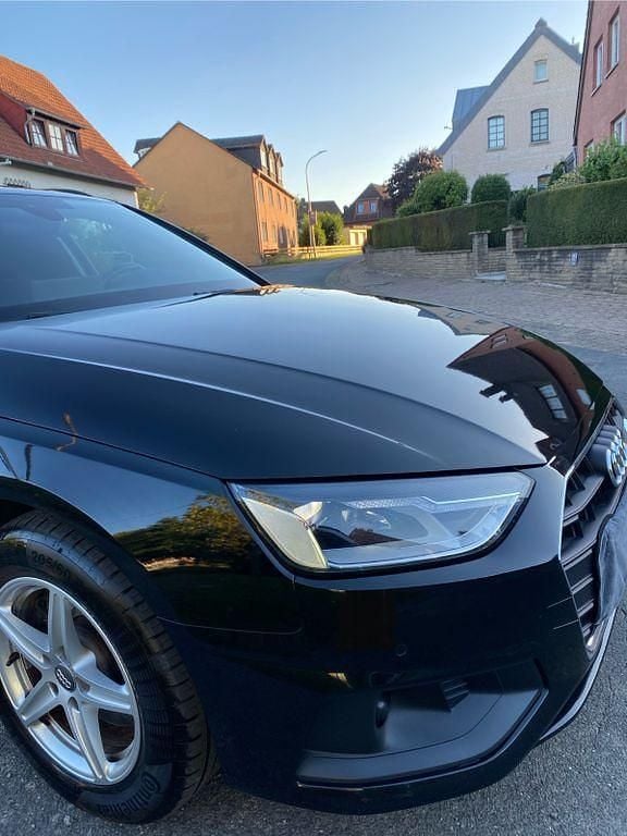 Gebraucht Audi A4 Advanced 163 PS (119 kW) 2021 Schwarz Kombi