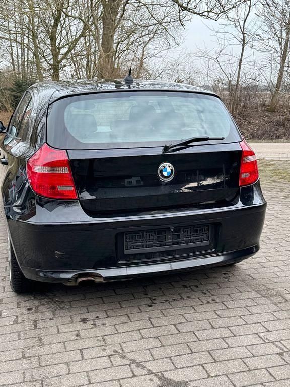 Gebraucht BMW 116 122 PS (89 kW) 2009 Schwarz Kleinwagen