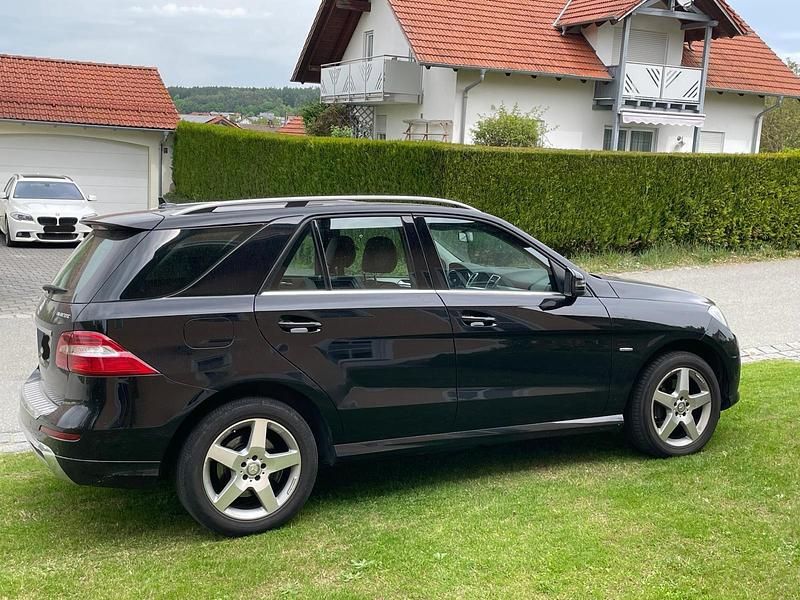 Gebraucht Mercedes ML350 258 PS (189 kW) 2012 Schwarz SUV