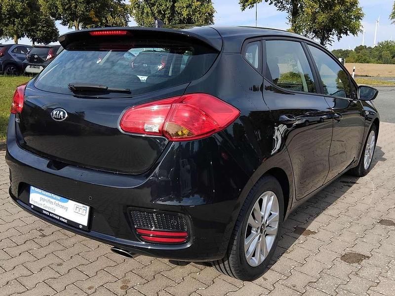 Gebraucht Kia Ceed Edition 7 99 PS (72 kW) 2017 (1k) zilinaschwarz met. Kleinwagen