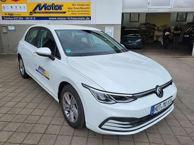Oryxwhite perlmutteffekt Gebraucht 2022 VW Golf VIII Life Limousine | 26.210 € (Etwas zu teuer) - Bild 1/2