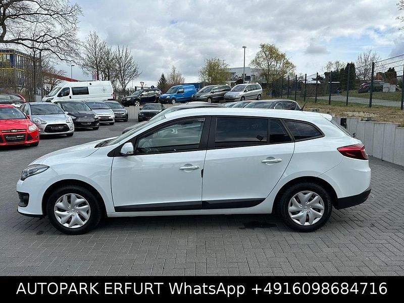 Gebraucht Renault Mégane III Authentique 116 PS (85 kW) 2015 Weiß Limousine