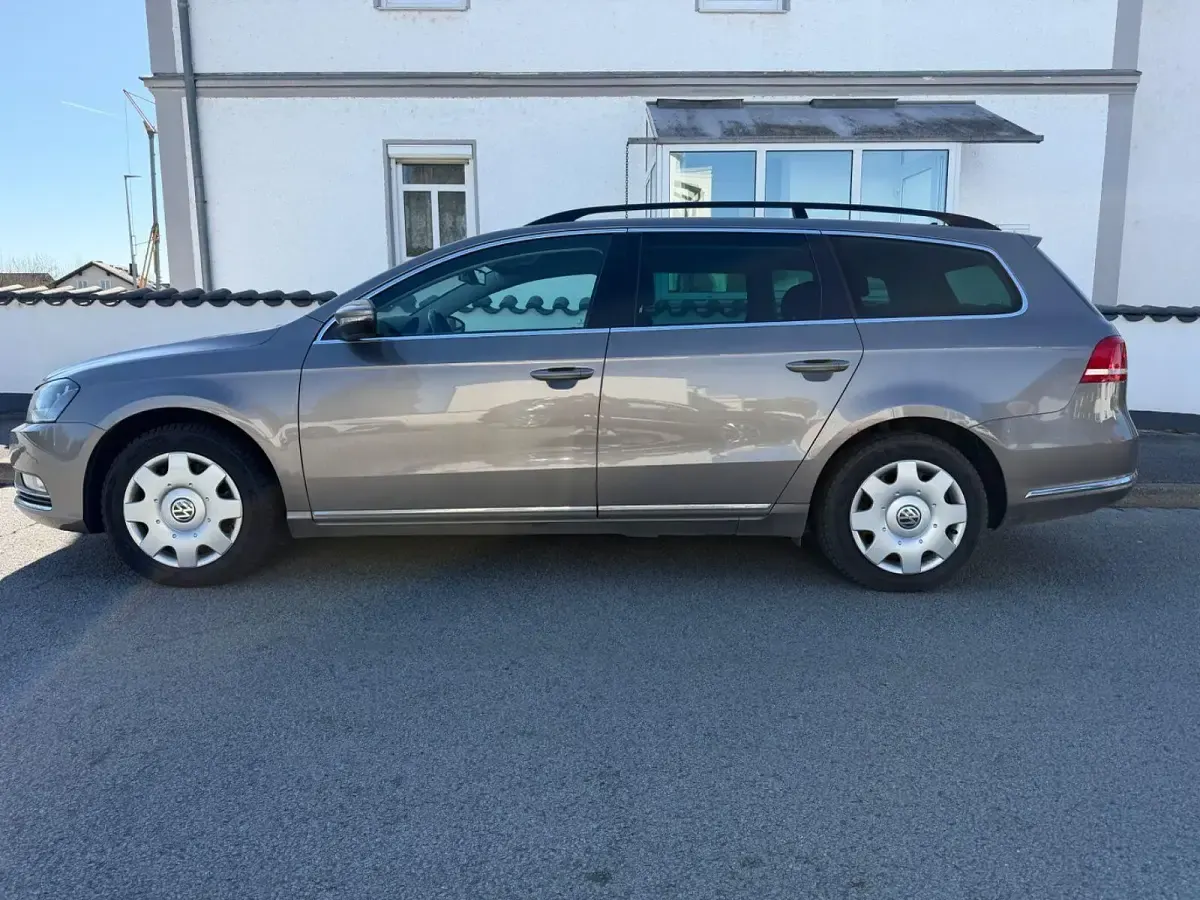 Usata VW Passat 170 CV (125 kW) 2011 Marrone Station wagon