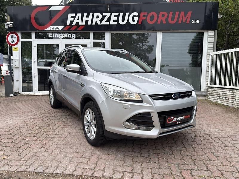 Silber Gebraucht 2016 Ford Kuga Titanium SUV | 13.900 € (Fairer Preis) - Bild 1/4