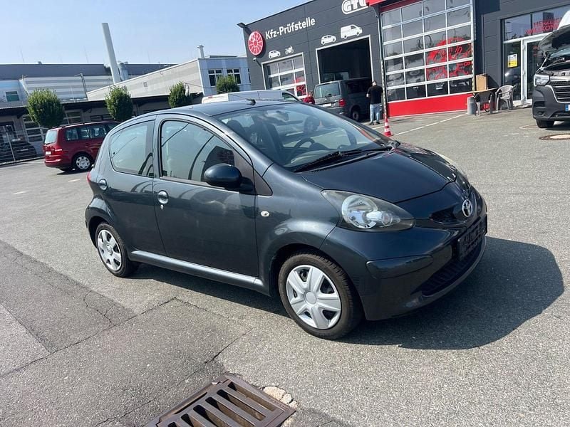 Grau Gebraucht 2007 Toyota Aygo Kleinwagen | 1.399 € (Superpreis) - Bild 1/4