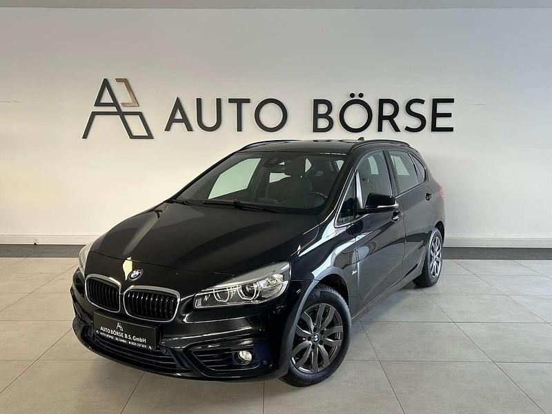 Black sapphire metallic (475) Gebraucht 2017 BMW 218 Sport Line Van / Kleinbus | 13.990 € (Guter Preis) - Bild 1/3