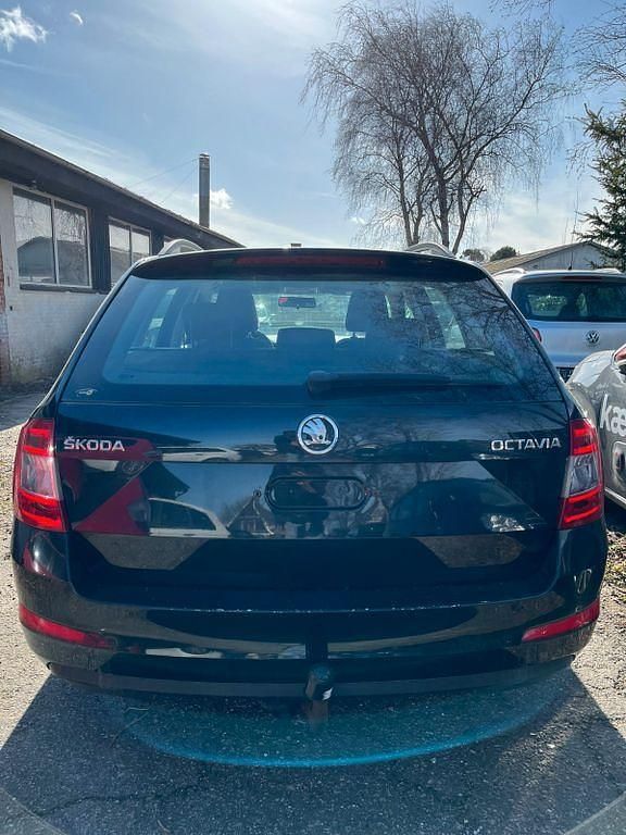 Second-hand Skoda Octavia Ambition 116 CP (85 kW) 2016 Negru Break