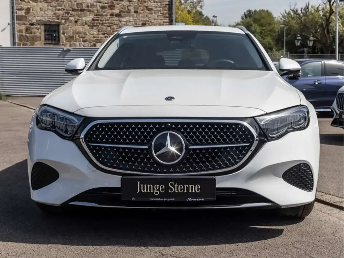 Gebraucht Mercedes E300 Avantgarde 197 PS (144 kW) 2025 Weiß manufaktur lack manufaktu Kombi