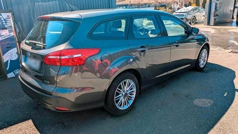 Usata Ford Focus 125 CV (91 kW) 2018 Grigio Station wagon