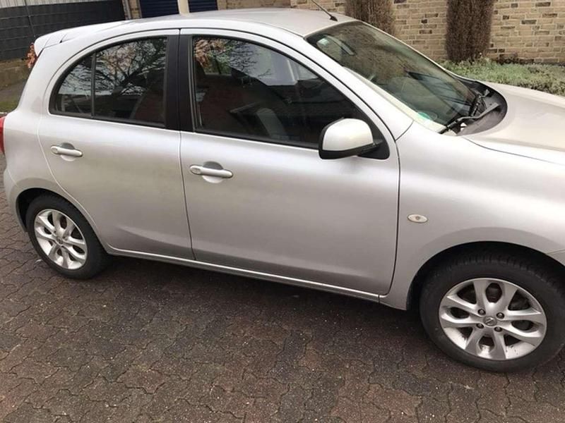 Gebraucht Nissan Micra Acenta 80 PS (58 kW) 2017 Silber Limousine