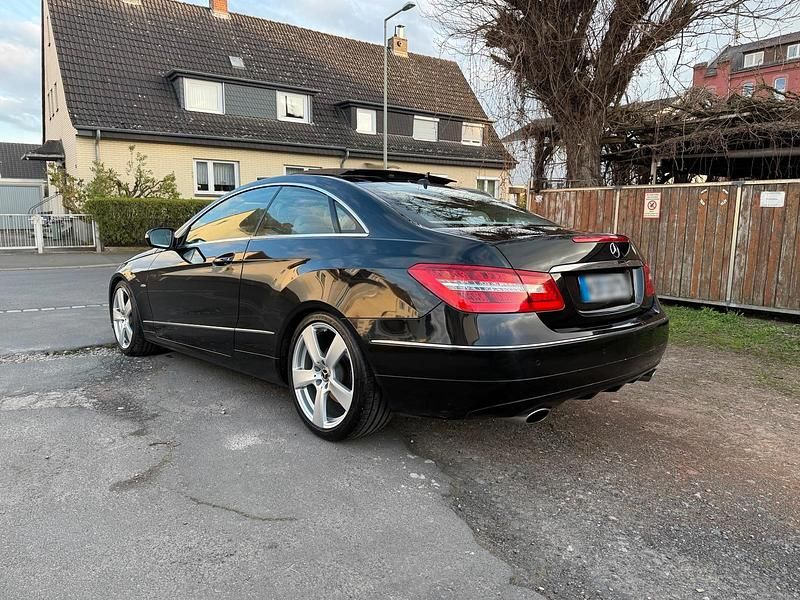 Gebraucht Mercedes E350 292 PS (214 kW) 2009 Schwarz Coupé
