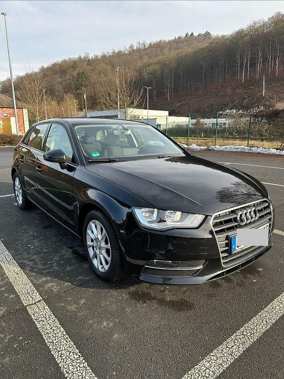 Schwarz Gebraucht 2015 Audi A3 Ambiente Limousine | 9.000 € (Fairer Preis) - Bild 1/4