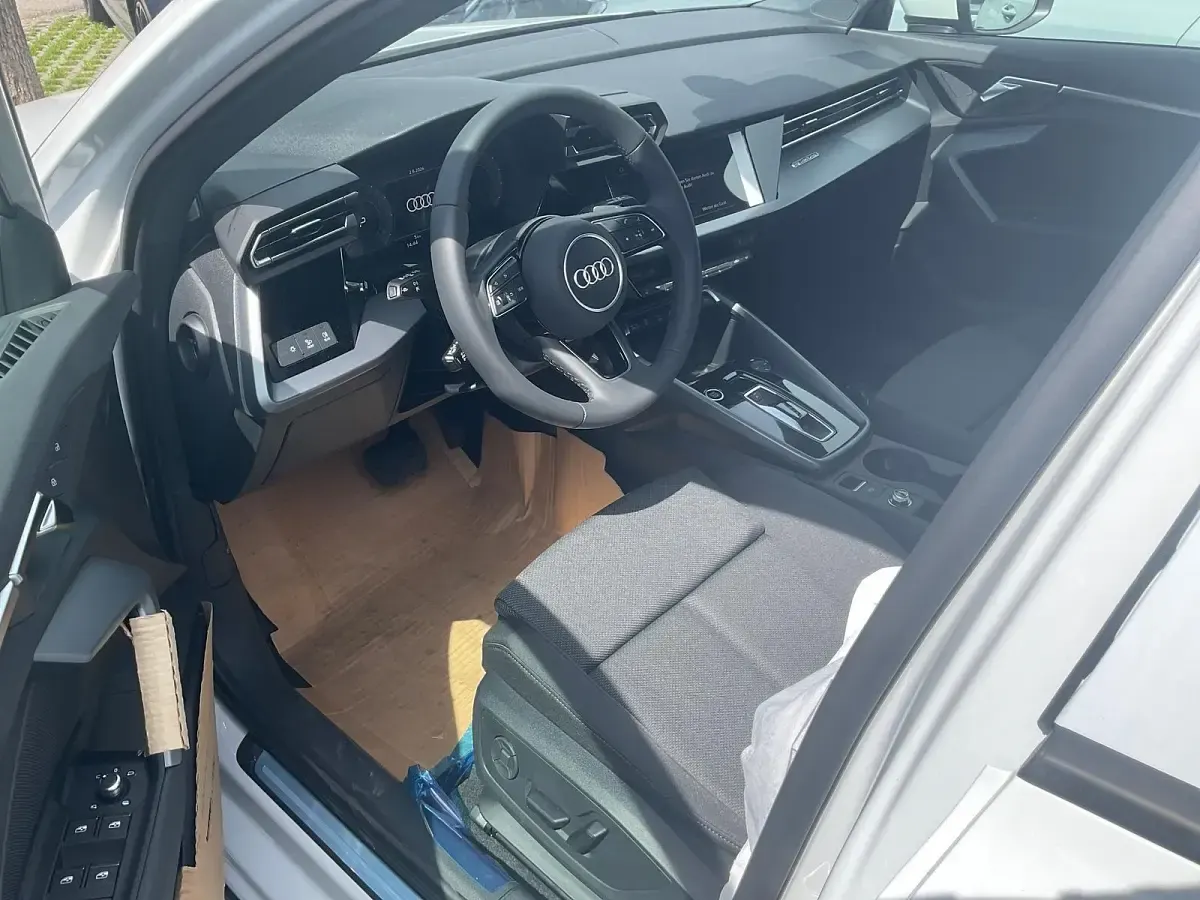 Neu Audi A3 204 PS (150 kW) 2026 Gletscherweiß metallic SUV