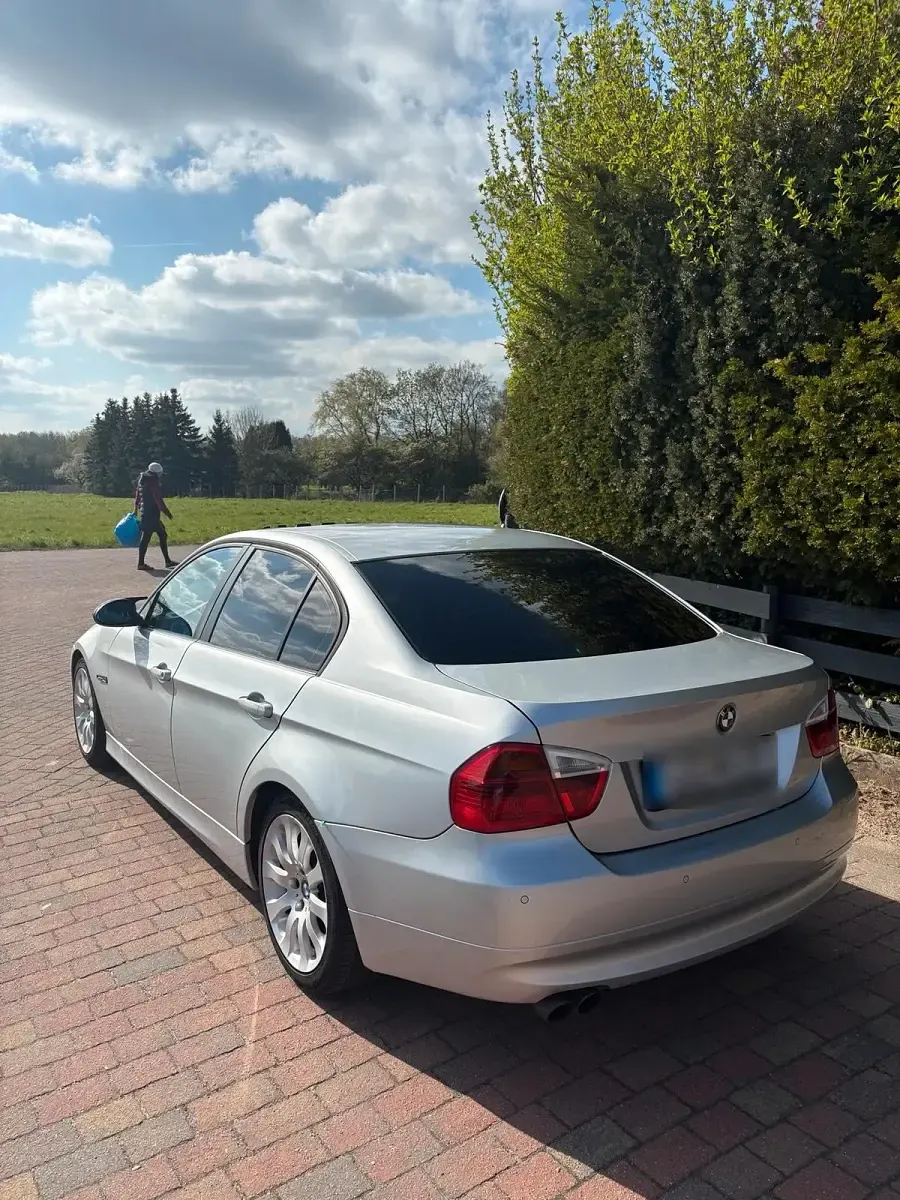 Second-hand BMW 320 170 CP (125 kW) 2005 Argintiu Berlinǎ