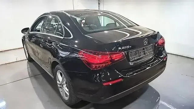 Gebraucht Mercedes A250 163 PS (119 kW) 2023 Schwarz Limousine