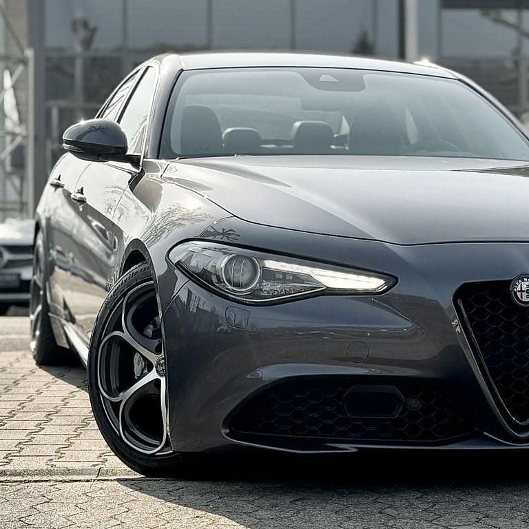Gebraucht Alfa Romeo Giulia 150 PS (110 kW) 2017 Grau Limousine