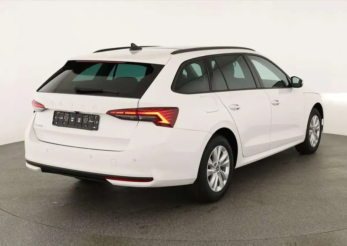 Neu Skoda Octavia Selection 150 PS (110 kW) 2026 Schwarz Kombi