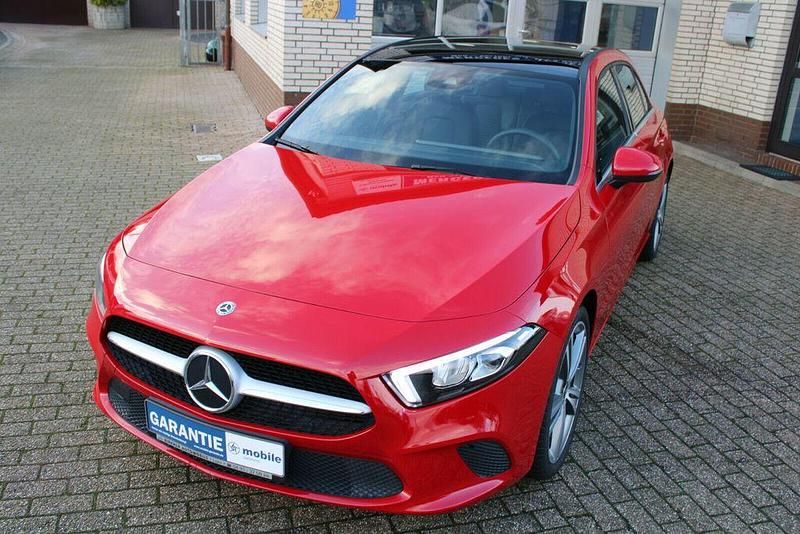 Gebraucht Mercedes A200 Style 163 PS (119 kW) 2021 Rot Limousine