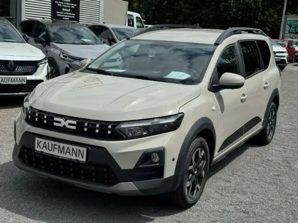 Neu Dacia Jogger Journey 110 PS (80 kW) 2026 Sandsteinbeige Van / Kleinbus