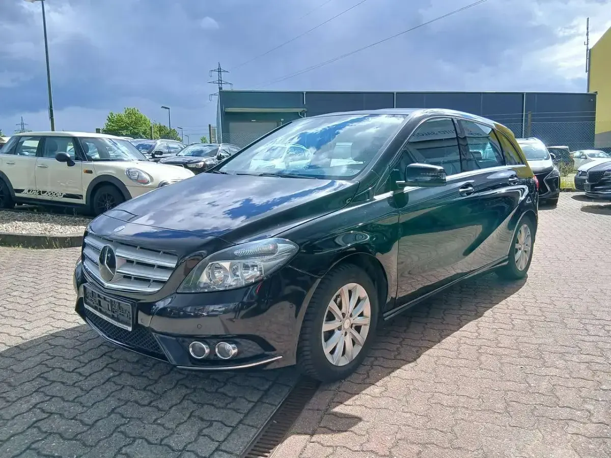 Gebraucht Mercedes B180 109 PS (80 kW) 2013 Schwarz Kleinwagen