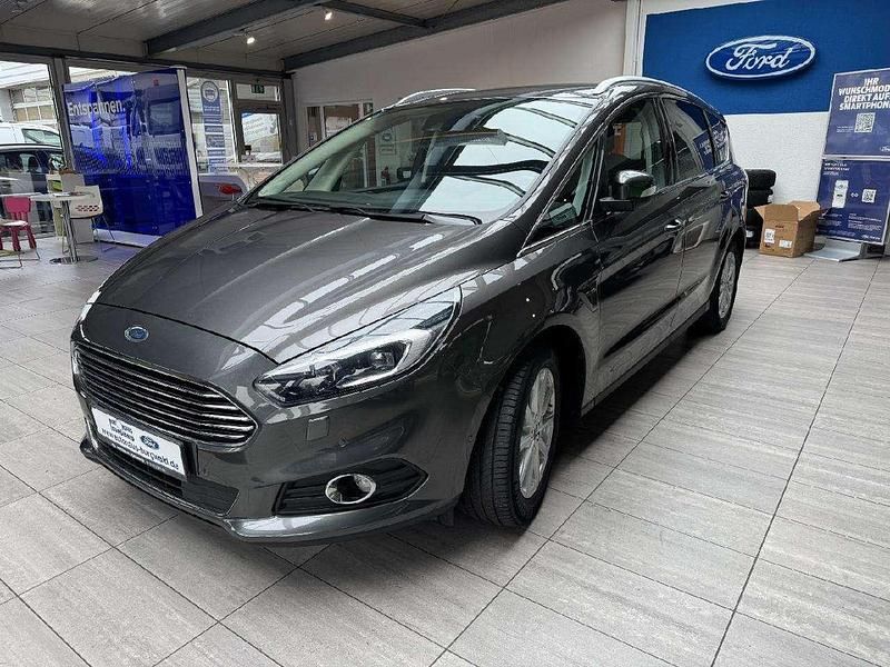Gebraucht Ford S-MAX Titanium 239 PS (175 kW) 2017 Grau Van / Kleinbus