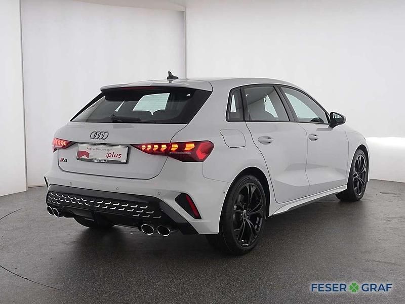 Gebraucht Audi S3 Ambiente 333 PS (244 kW) 2025 Gletscherweiß Limousine