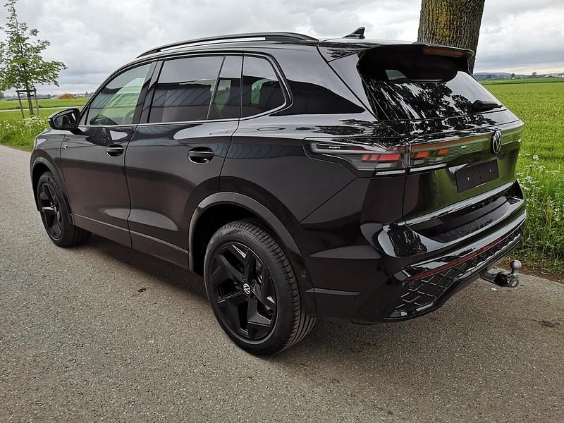 Neu VW Tiguan R-line 150 PS (110 kW) 2026 Grenadillschwarz metallic SUV