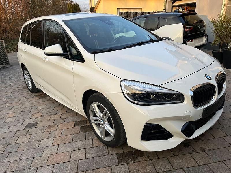 Weiß Gebraucht 2022 BMW 220 M Sport Van / Kleinbus | 26.999 € (Fairer Preis) - Bild 1/4